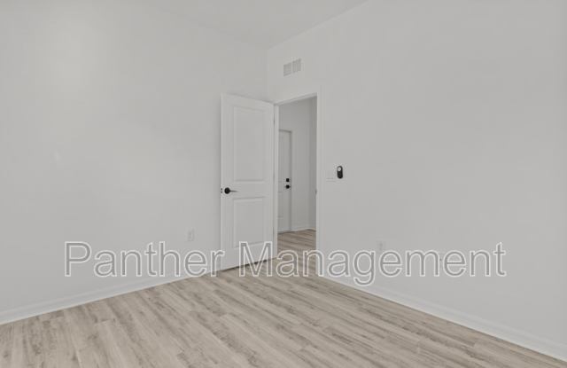 4617-4619 30th St SW - 4619