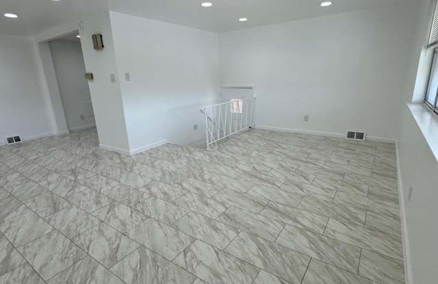 Photo of 2327 HOFFNAGLE Street unit: 2