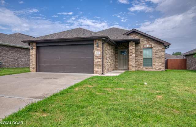 1132 N Oak Way Drive