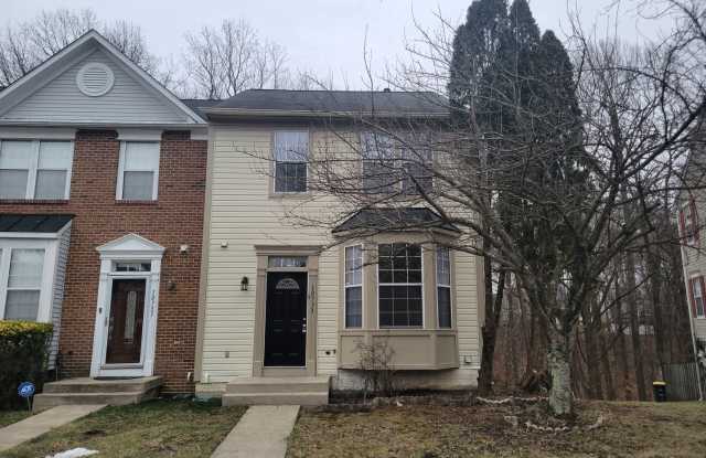 Beautiful 3 BR/3.5 BA EOG Townhome in Bowie!