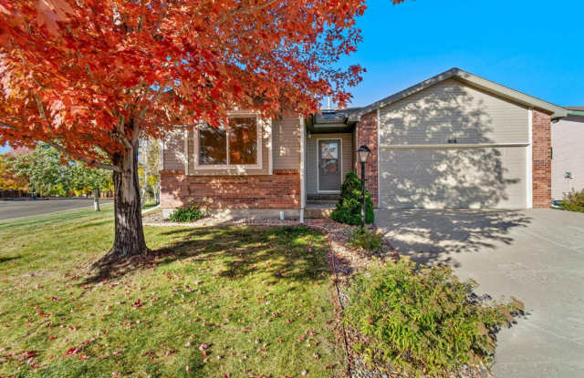 Bright and Sunny with Skylights  Vaulted Ceilings - 616 Sundance Drive, Loveland, CO 80538