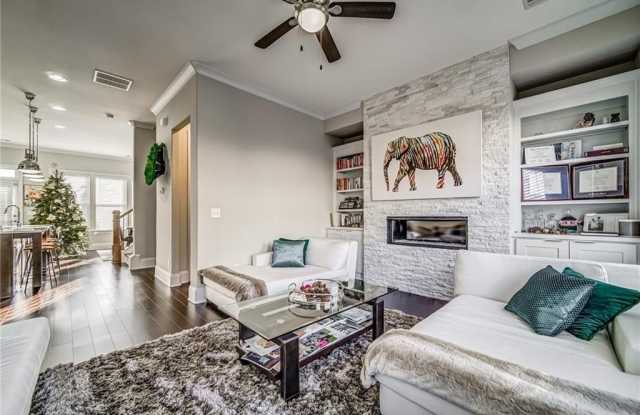 1913 Townsend Court NE