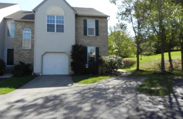 Photo of 33 HAMPTON Court