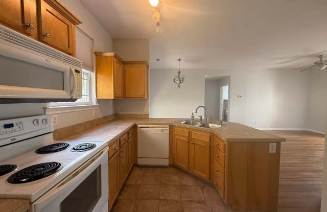 Charming 2 bedroom condo in North Asheville