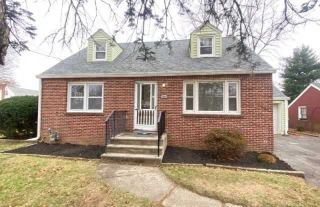 Photo of 1598 Front St