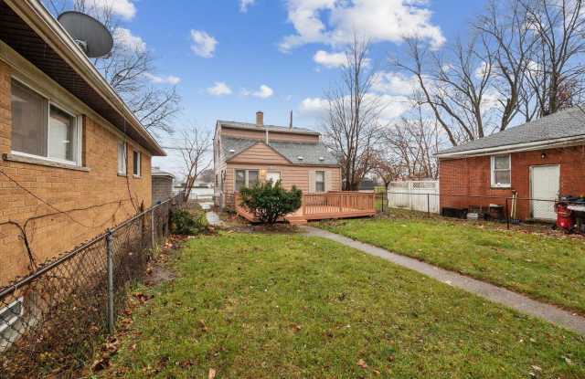 3 bedroom 2 full bathrooms Warren $1,300