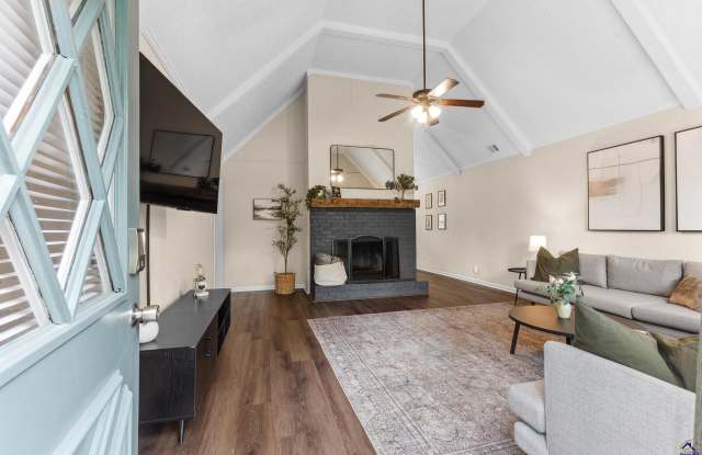 Photo of 1100 Kenwood Drive