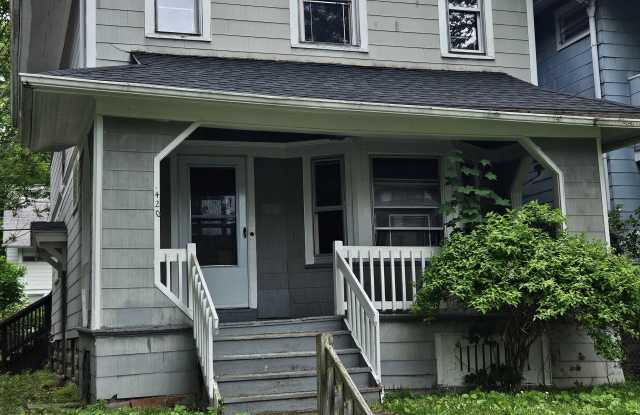 420 Rosewood Ter