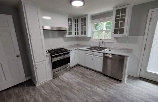 Photo of Allison Park - 2 BR Duplex, Fully Renovated, Garage/Driveway, Huge Yard!