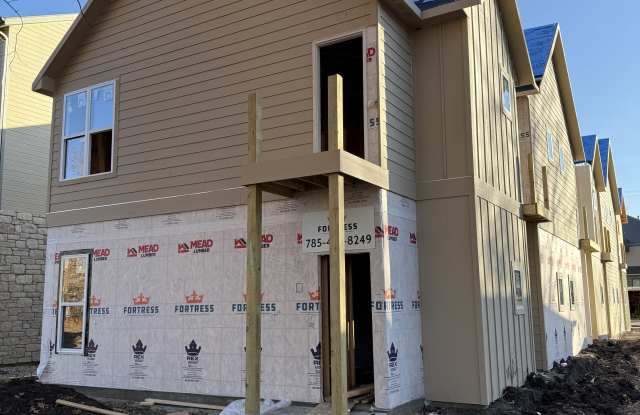 1011 Laramie Street - 101