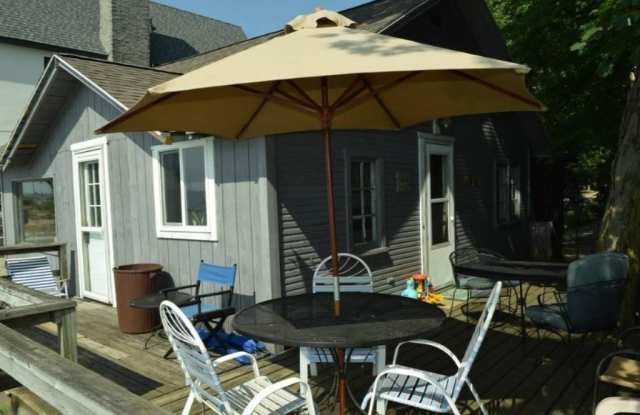 Photo of 5537 Lakeshore Drive