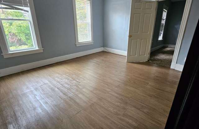 Upper 2 bedroom unit