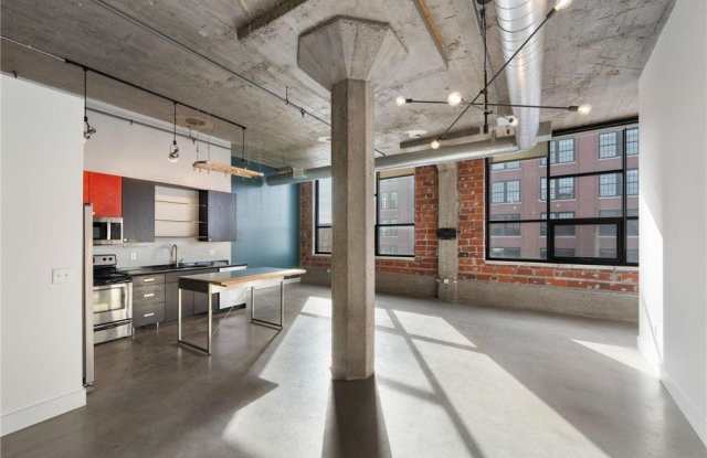 718 Washington Ave N