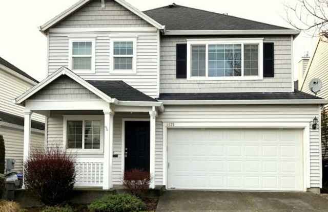 Photo of Beaverton 3 bd, 2.5ba. Kitchen w/white tile. LR w/gas fireplace. Fenced Yard