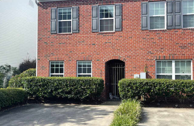 2 Bedroom, 2.5 Bathrooms Townhome in the Heart of Savannah's Southside