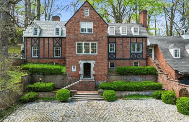 Photo of FULLY FURNISHED HOME LOCATED IN GLENVIEW