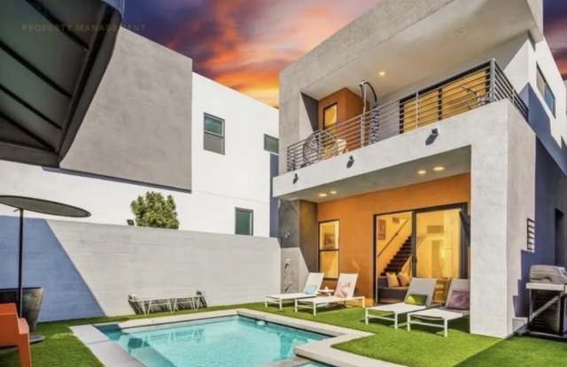 2705 Paragon Loop