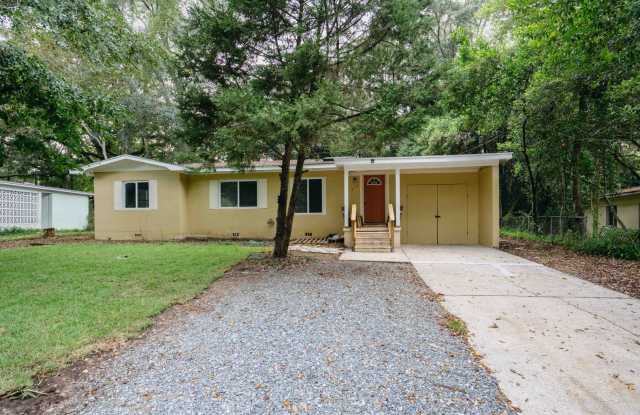 4 Bedroom/2 Bath Home in FSU Area - 216 Edwards Street, Tallahassee, FL 32304