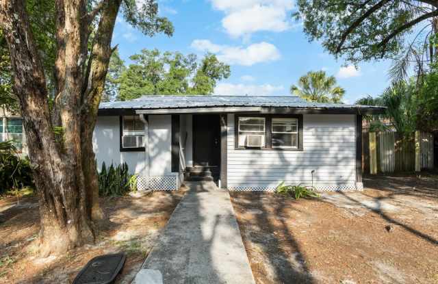 Photo of 3bdrm/1bath Home with large fenced yard ** Section 8 OK ** $1,695.00