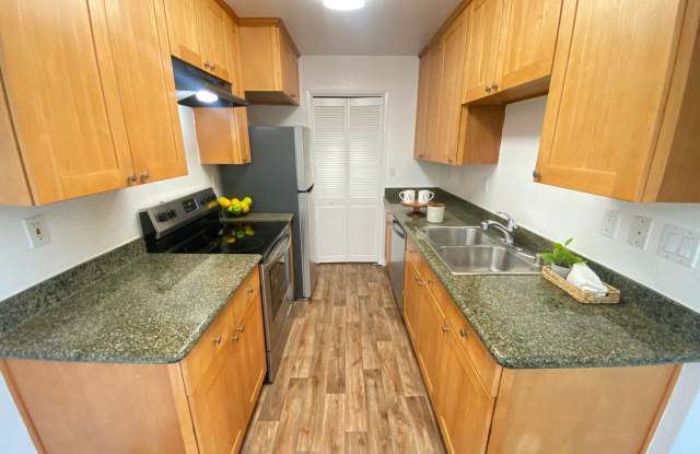 Photo of Advent - Top Floor Large, Bright  Spacious Two Bedroom Condo W/ Parking  Laundry!