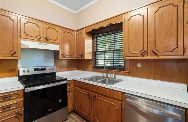 2825 Cottage Hill Road