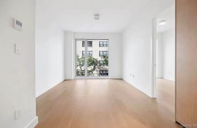 Photo of 250 E 25th Street unit: 3E