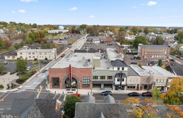 30 W BROAD Street