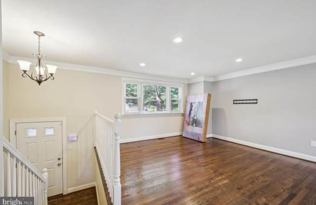 9708 GLEN VIEW Drive