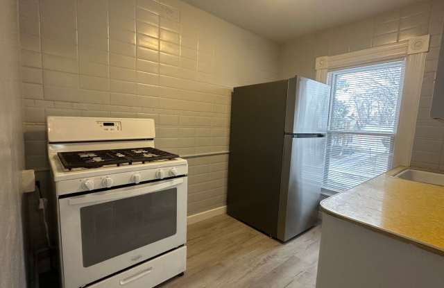 113 N. Hamilton (Rolling Lakes Yacht Club LLC)