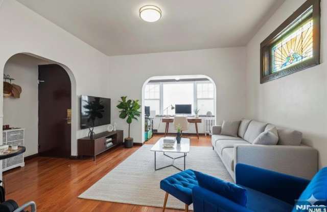 Photo of 436 Undercliff Avenue 1