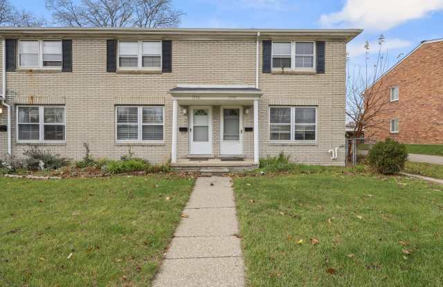 1352 Dewey St