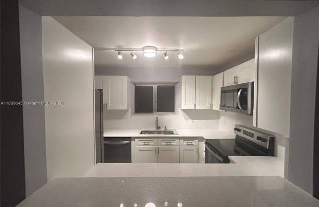 Photo of 394 N Laurel Dr