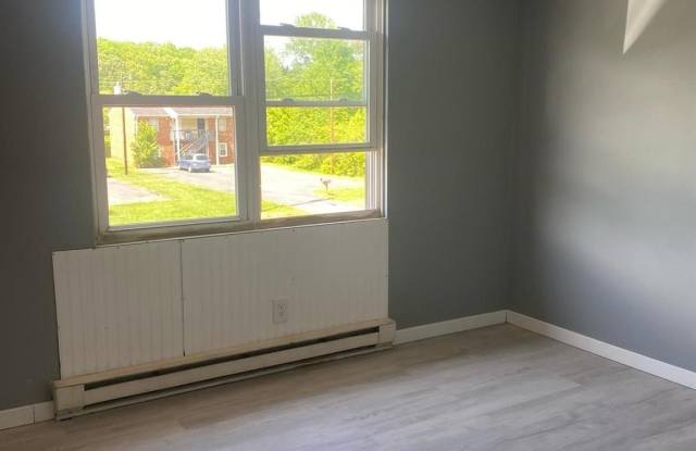 Photo of 1966 Lakeview Road unit: Apt 12