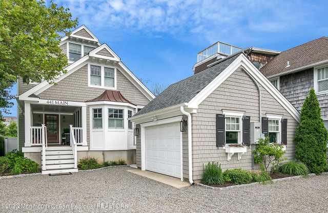 Photo of 441 Main Avenue