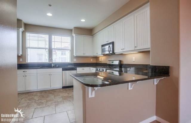 790 Harbor Cliff Way