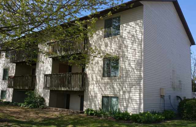 2 bedroom, 1 bath condo available 8/1/2021