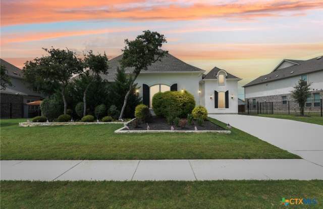 1104 Scenic Oaks Drive