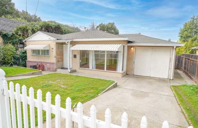 Spacious 2 Bedroom 1 Bathroom Available In Hayward!