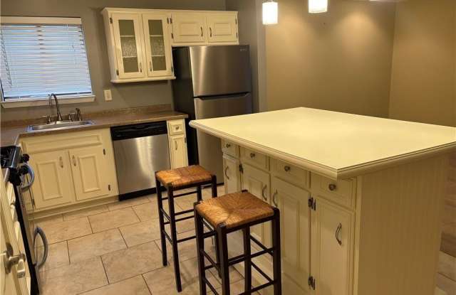 1914 Powers Ferry Trace SE