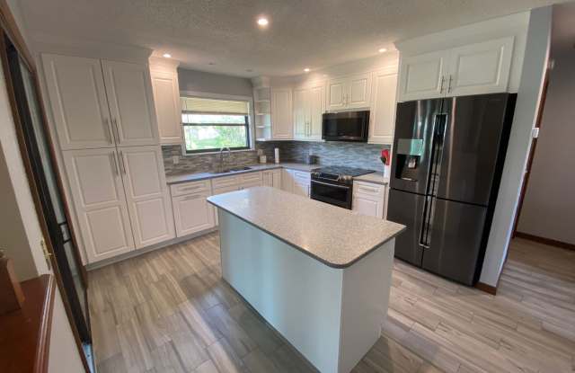 Beautiful 2/2/2 Deltona home