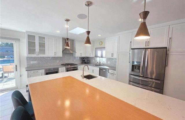 23400 Collins Street