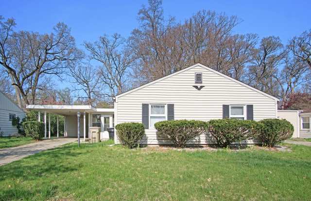 815 Woodcliff Dr