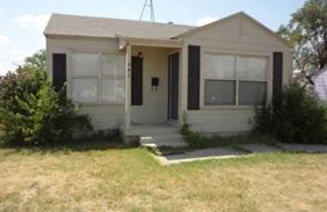 942 South Crockett