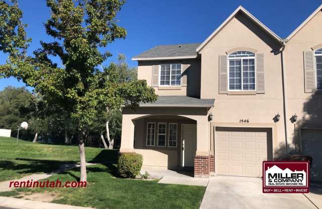 Cute Town House in gated community!!