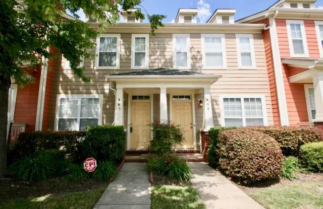 2 BED/2.5 BATH Townhome in Magnificent Wesley Heights West End District