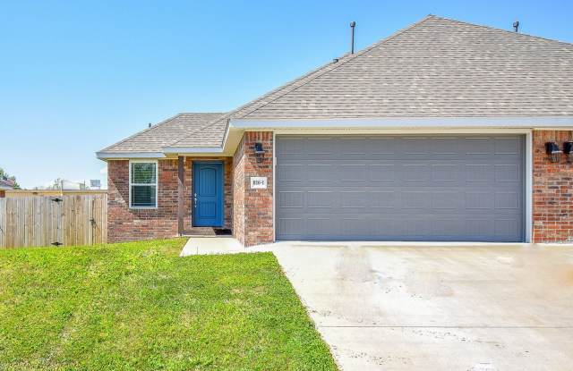 Nice 3 Bed/2 Bath Duplex in Prairie Grove
