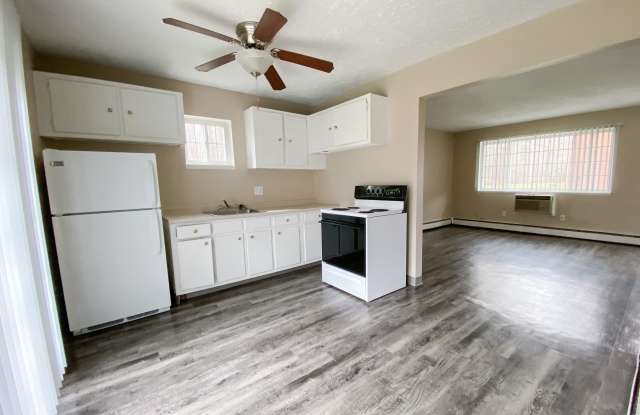 Photo of Evergreen Village Apartments & Townhomes