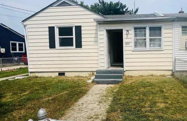 Photo of 1237 Michigan Ave