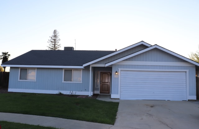 2139 South Conyer Court - 2139 South Conyer Court, Visalia, CA 93277