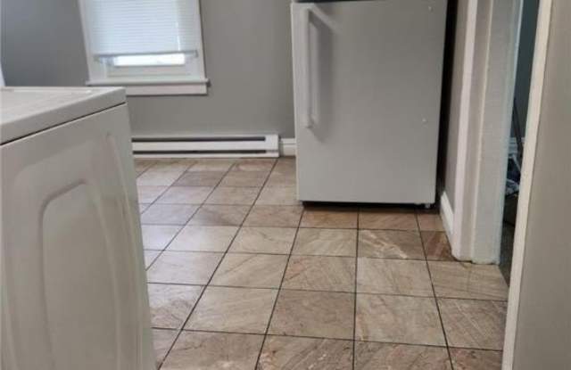 915 N New Street unit: 2